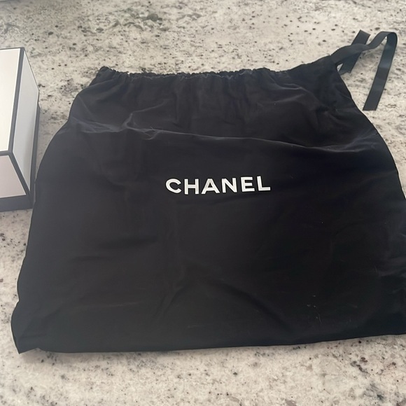 Chanel empty box 9x9x3 and dust bag - Picture 4 of 6